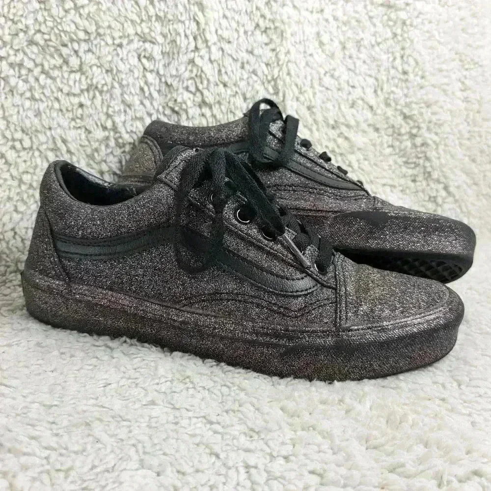 VANS Shinny women shoes size  7 In great used condition!